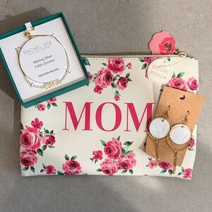 'MOM' Pouch set